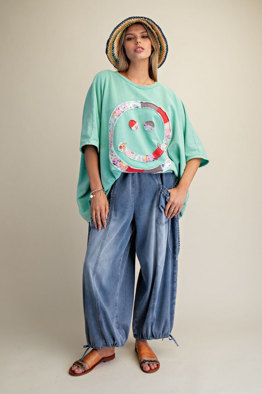 Alantis Smiley Top | Easel