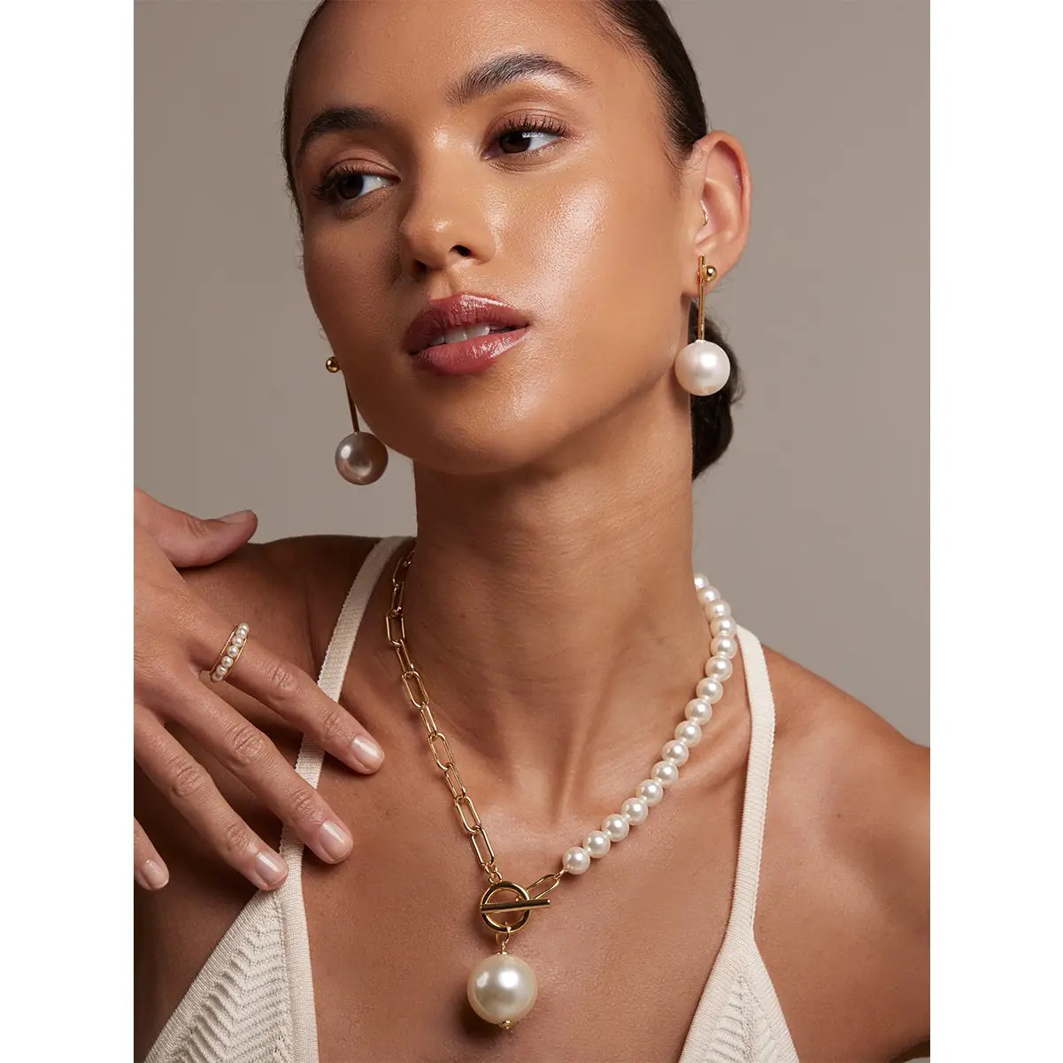 Chain and Pearl Pendent Necklace