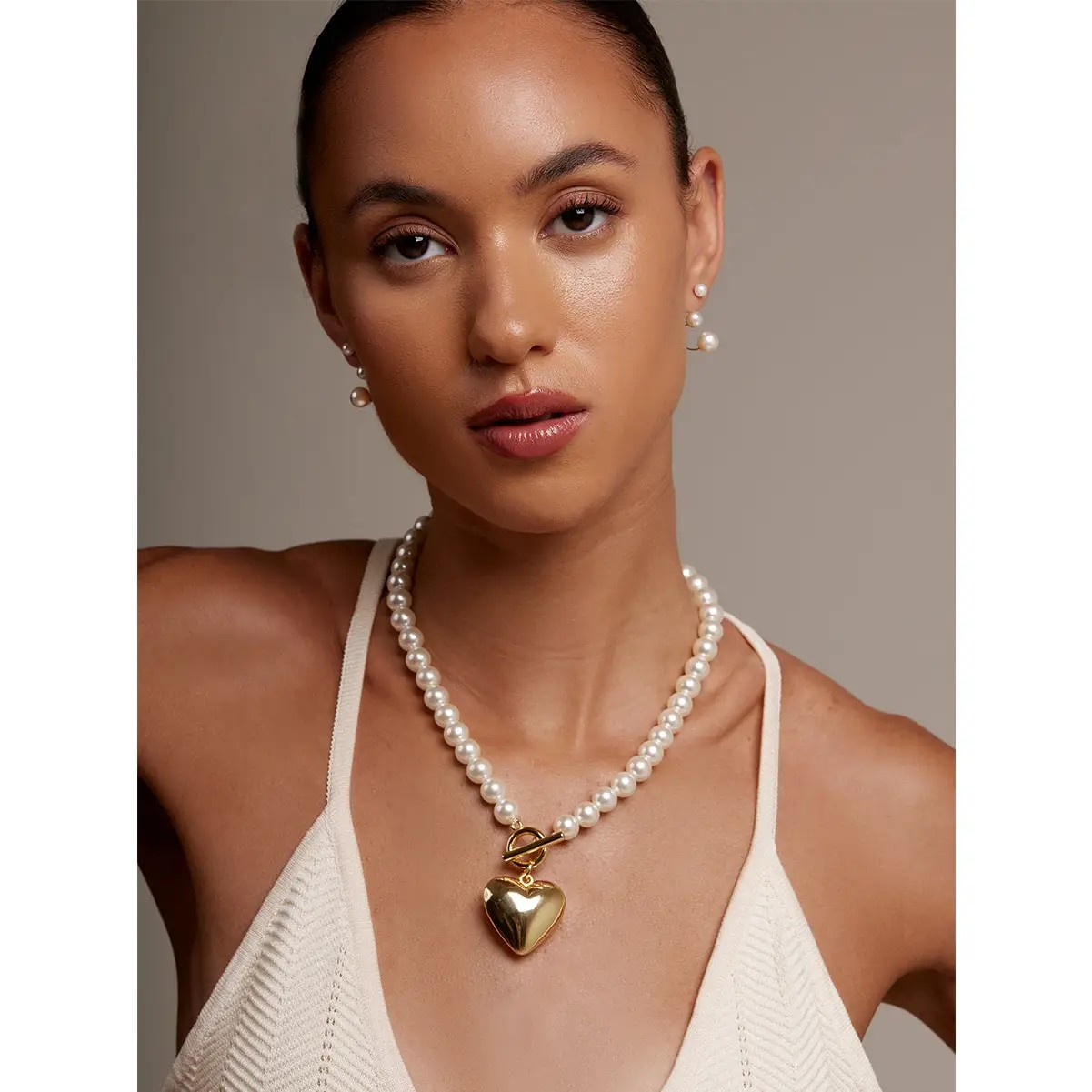 Heart Charm Pearl Collar Necklace