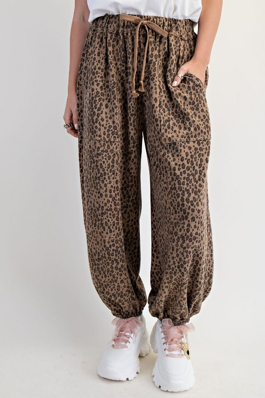 Cozy in Leopard | Easel