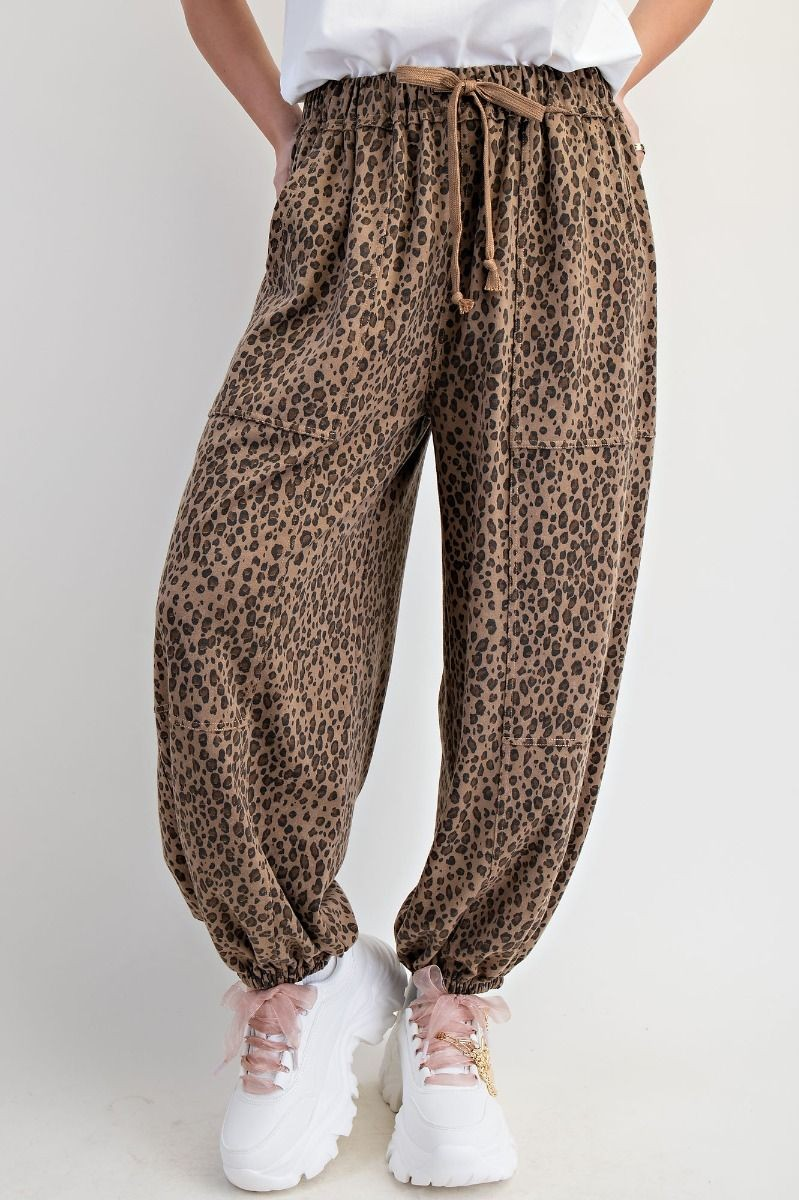 Cozy in Leopard | Easel