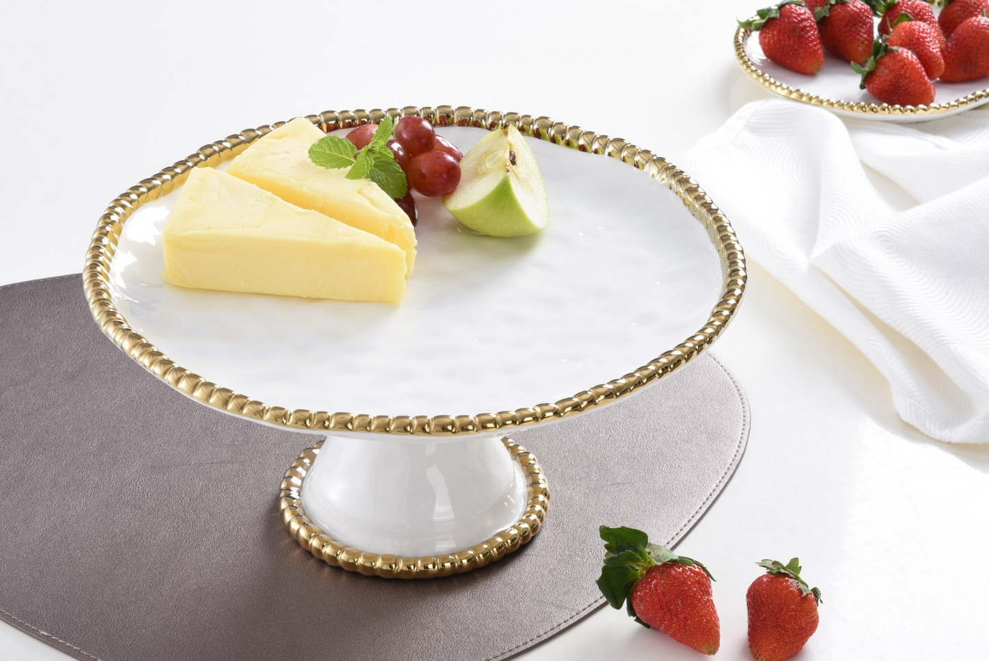 Pampa Bay White/Gold Cake Stand